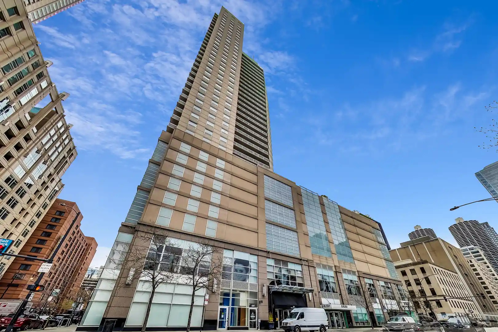 Listing Photo 2 - Condo for sale in 545 N Dearborn St located at 545 N Dearborn St, Chicago, IL 60654 - Unit #2309