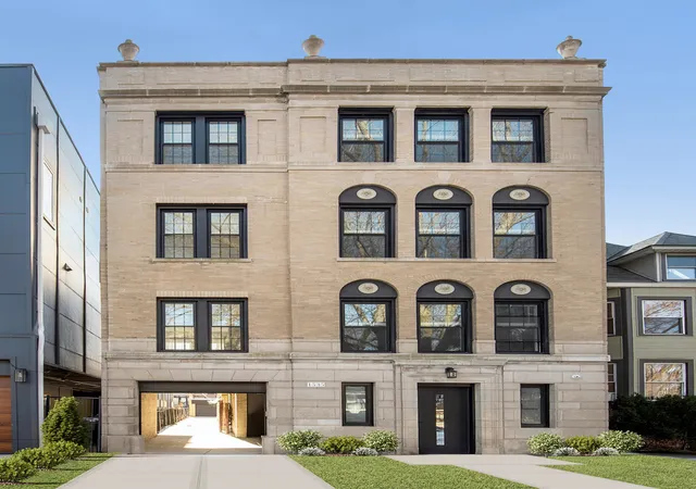 Photo 2 of Condo for sale at 1535 W Estes Ave #G, Chicago, IL 60626 | MLS# 12757246 | Listing updated on 2026-09-17