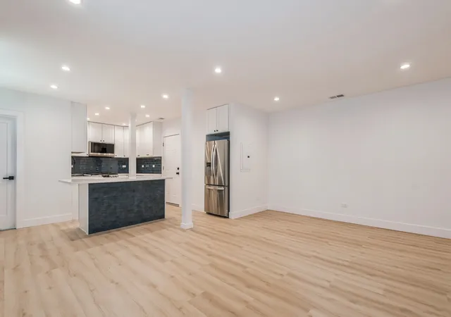 Listing Photo 5 - Condo for sale in building located at 1535 W Estes Ave, Chicago, IL 60626 - Unit #G