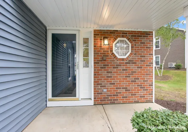 Photo 3 of Townhouse for sale at 26 Arbordale Ct #26, Algonquin, IL 60102 | MLS# 12757273 | Listing updated on 2026-10-03