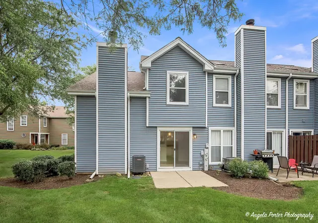 Photo 3 of Townhouse for sale at 26 Arbordale Ct #26, Algonquin, IL 60102 | MLS# 12757273 | Listing updated on 2026-10-03
