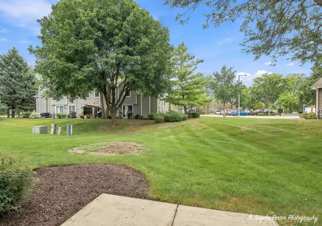 Photo 4 of Townhouse for sale at 26 Arbordale Ct #26, Algonquin, IL 60102 | MLS# 12757273 | Listing updated on 2026-10-03