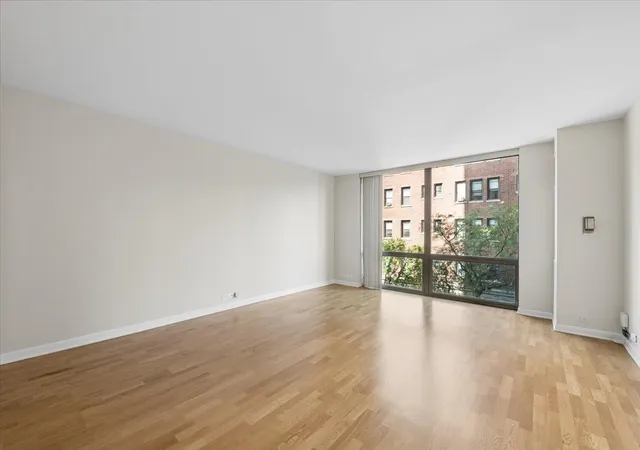 Photo 4 of Condo for sale at 2650 N Lakeview Ave #303, Chicago, IL 60614 | MLS# 12757276 | Listing updated on 2026-09-30