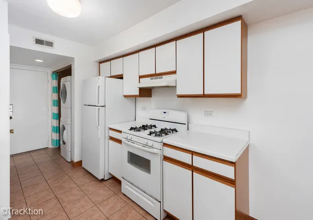 Photo 3 of Townhouse for sale at 653 Pontiac Ln, Bolingbrook, IL 60440 | MLS# 12757277 | Listing updated on 2026-10-05