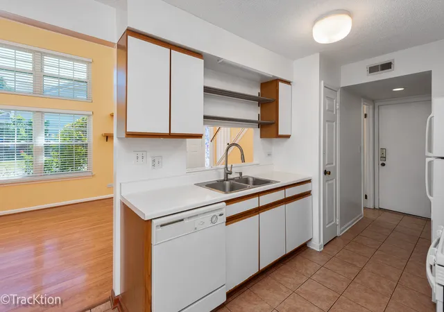 Photo 4 of Townhouse for sale at 653 Pontiac Ln, Bolingbrook, IL 60440 | MLS# 12757277 | Listing updated on 2026-10-05