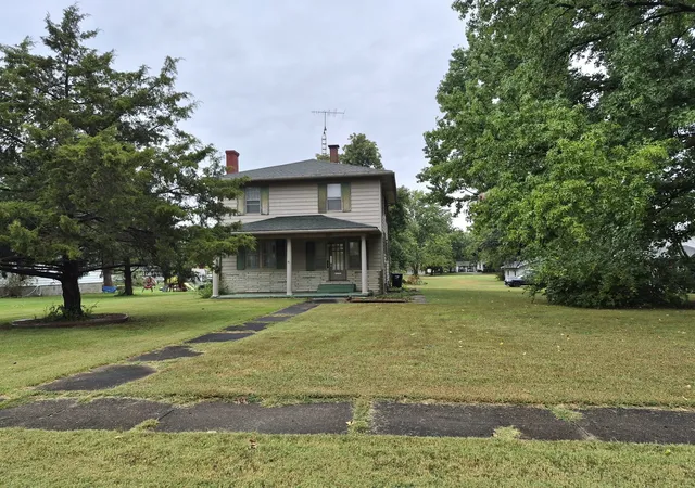 Photo 1 of Single family home for sale at 201 S Main St, Zeigler, IL 62999 | MLS# 12757284 | Listing updated on 2026-10-05