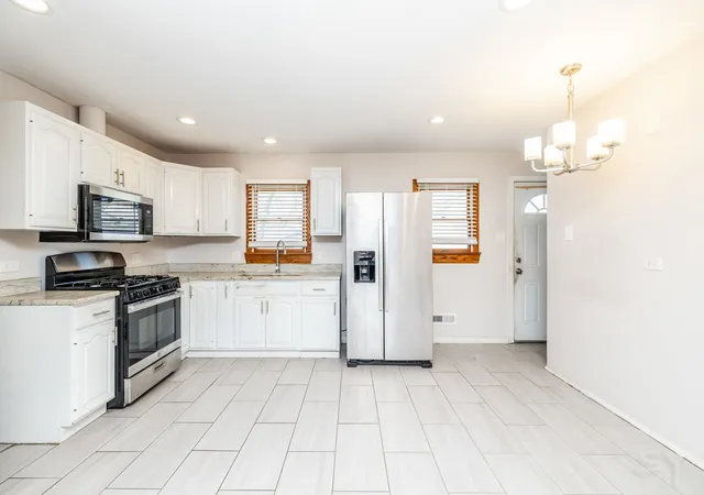 Photo 4 of Single family home for sale at 65 Indianwood Dr, Thornton, IL 60476 | MLS# 12757294 | Listing updated on 2026-09-30