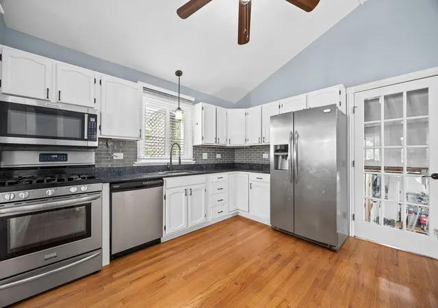 Photo 3 of Single family home for sale at 3s625 Lorraine Ave, Warrenville, IL 60555 | MLS# 12757305 | Listing updated on 2026-09-25