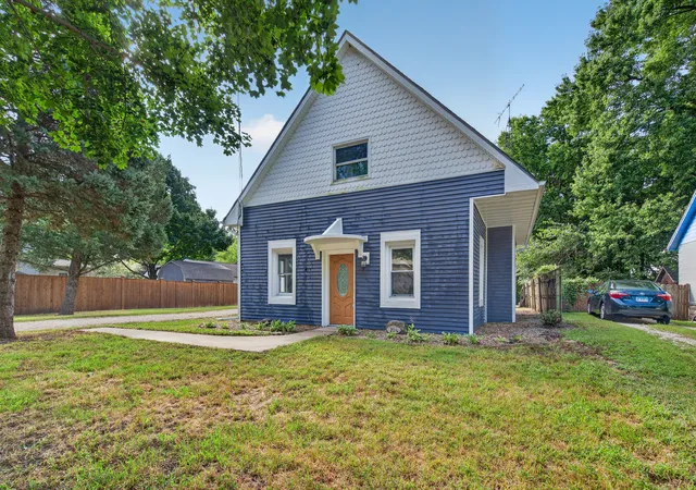 Photo 2 of Single family home for sale at 335 E Southmor Rd, Morris, IL 60450 | MLS# 12757308 | Listing updated on 2026-10-07