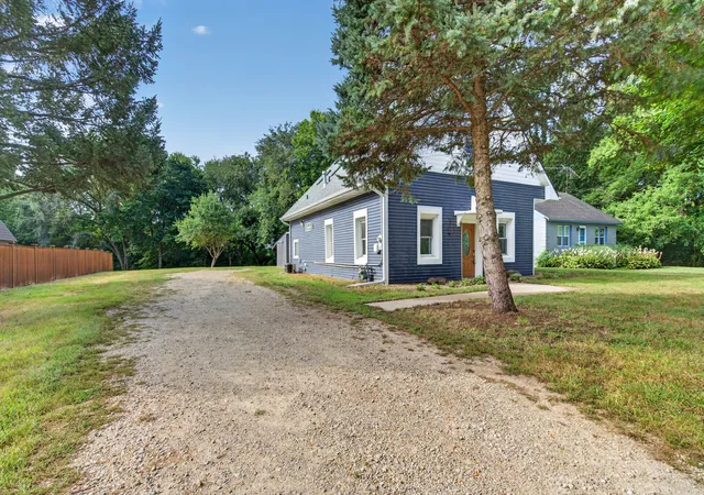 Photo 3 of Single family home for sale at 335 E Southmor Rd, Morris, IL 60450 | MLS# 12757308 | Listing updated on 2026-10-07