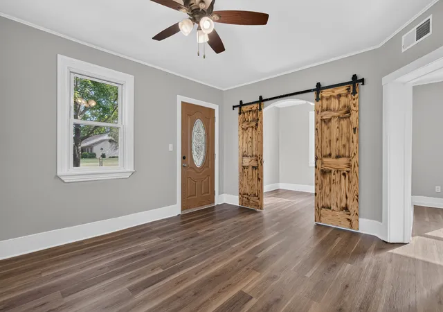 Photo 4 of Single family home for sale at 335 E Southmor Rd, Morris, IL 60450 | MLS# 12757308 | Listing updated on 2026-10-07