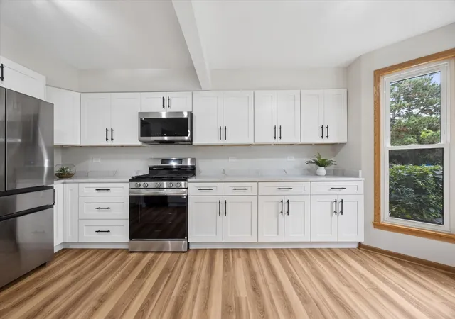 Photo 4 of Townhouse for sale at 11132 Eaton Ct, Westchester, IL 60154 | MLS# 12757326 | Listing updated on 2026-10-01
