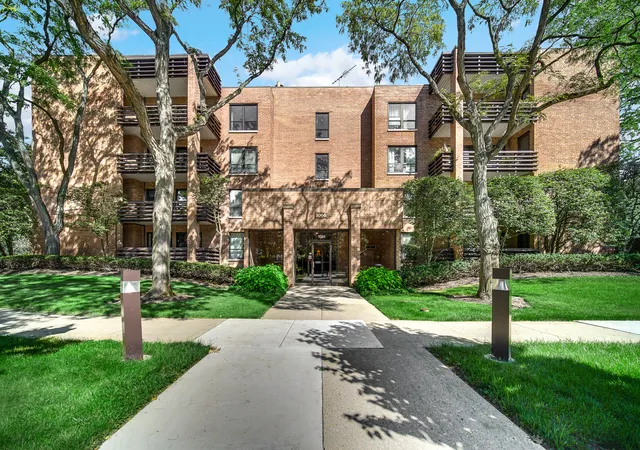 Photo 2 of Condo for sale at 1066 Shermer Rd #11, Northbrook, IL 60062 | MLS# 12757343 | Listing updated on 2026-09-28