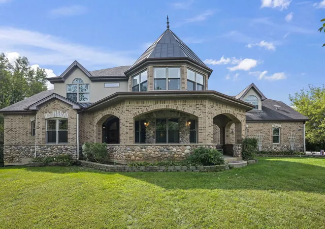Photo 2 of Mansion for sale at 15309 Kishwaukee Valley Rd, Woodstock, IL 60098 | MLS# 12757344 | Listing updated on 2026-09-13