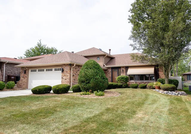 Photo 1 of Single family home for sale at 15548 Vista Dr, Oak Forest, IL 60452 | MLS# 12757351 | Listing updated on 2026-09-16