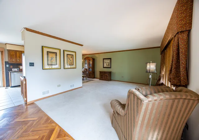 Photo 4 of Single family home for sale at 15548 Vista Dr, Oak Forest, IL 60452 | MLS# 12757351 | Listing updated on 2026-09-16