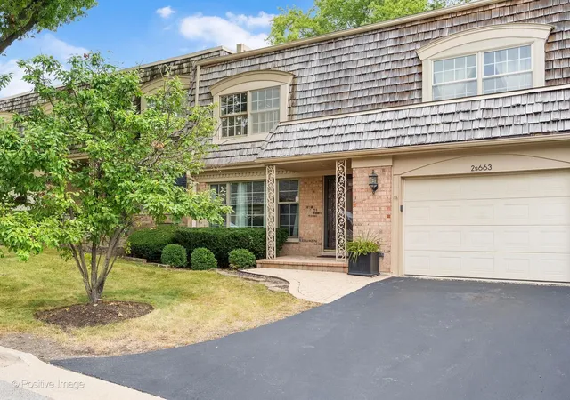 Photo 2 of Townhouse for sale at 2s663 Ave Normandy E, Oak Brook, IL 60523 | MLS# 12757362 | Listing updated on 2026-09-25