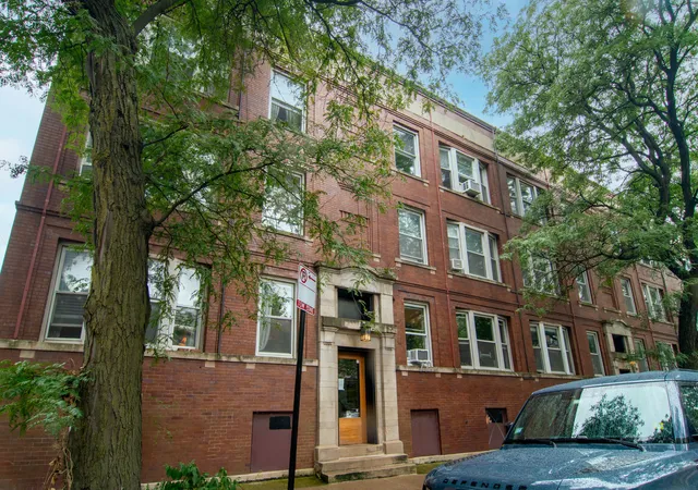 Photo 2 of Sale Pending at 1057 W Berwyn Ave #3, Chicago, IL 60640 | MLS# 12757364 | Listing updated on 2026-10-06