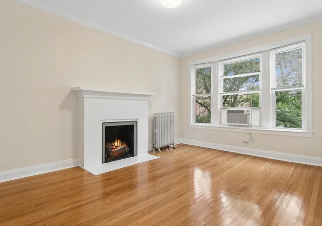 Photo 3 of Sale Pending at 1057 W Berwyn Ave #3, Chicago, IL 60640 | MLS# 12757364 | Listing updated on 2026-10-06