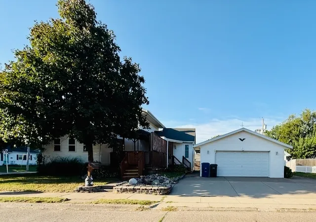 Photo 1 of Single family home for sale at 2358 W Lombard St, Davenport, IA 52804 | MLS# 12757390 | Listing updated on 2026-10-21
