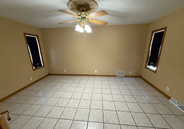 Photo 4 of Single family home for sale at 2358 W Lombard St, Davenport, IA 52804 | MLS# 12757390 | Listing updated on 2026-10-21