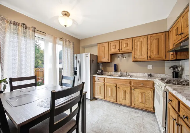 Photo 3 of Townhouse for sale at 1074 Bristol Ct, Streamwood, IL 60107 | MLS# 12757403 | Listing updated on 2026-09-17