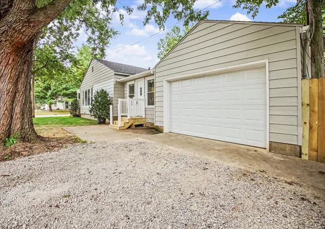 Photo 3 of Single family home for sale at 517 E Payson St, Pontiac, IL 61764 | MLS# 12757407 | Listing updated on 2026-10-01