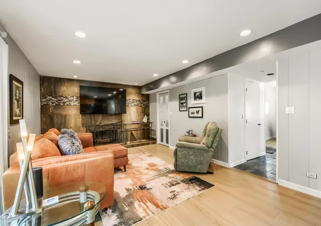 Photo 3 of Single family home for sale at 4511 Crab Orchard Dr, Hoffman Estates, IL 60192 | MLS# 12757421 | Listing updated on 2026-09-23
