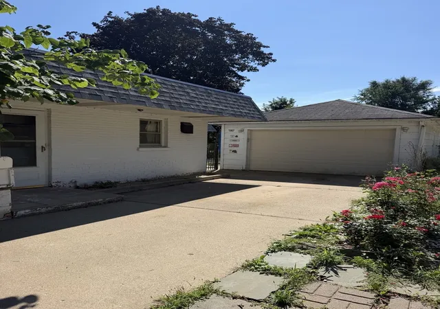Photo 2 of Single family home for sale at 99 Mariposa Ave, Waukegan, IL 60087 | MLS# 12757433 | Listing updated on 2026-09-25