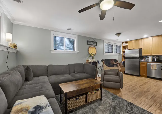 Listing Photo 4 - Condo for sale in building located at 1133 W Grace St, Chicago, IL 60613 - Unit #G