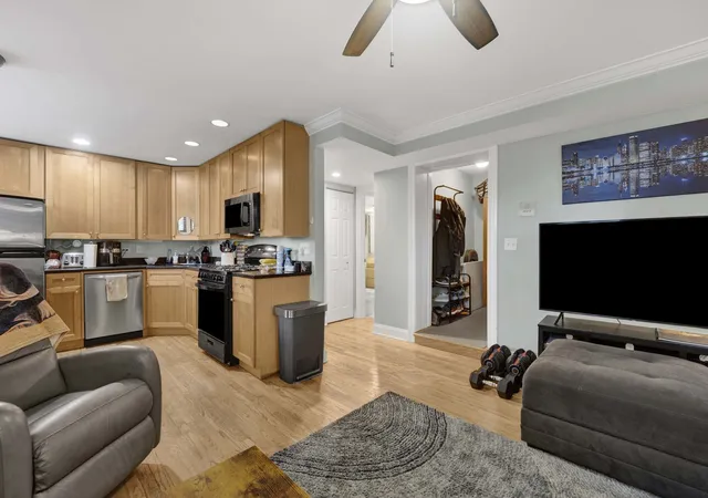 Listing Photo 5 - Condo for sale in building located at 1133 W Grace St, Chicago, IL 60613 - Unit #G