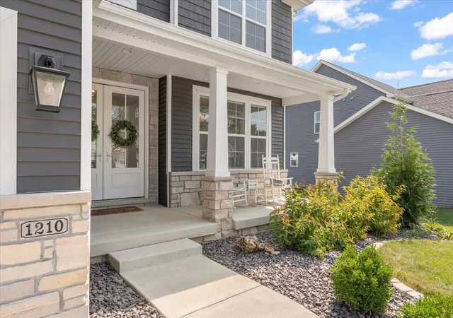 Photo 2 of Single family home for sale at 1210 Briarwood Ln, Mahomet, IL 61853 | MLS# 12757442 | Listing updated on 2026-09-22