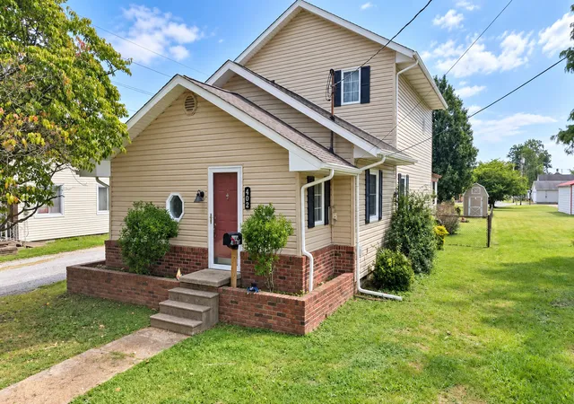 Photo 1 of Single family home for sale at 402 E Belleville Ave, Christopher, IL 62822 | MLS# 12757445 | Listing updated on 2026-09-17