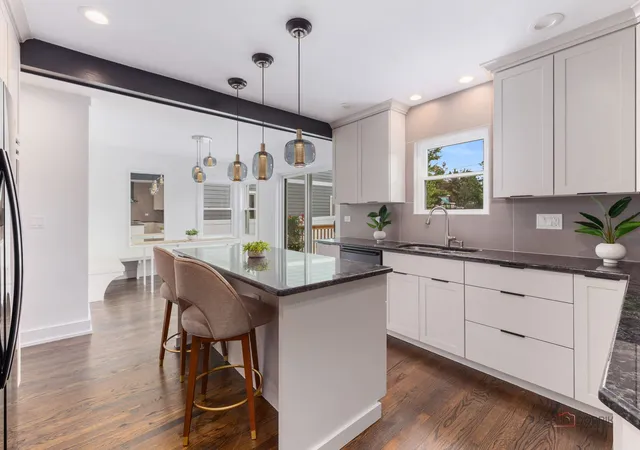 Photo 3 of Single family home for sale at 607 S Cedar Ave, Elmhurst, IL 60126 | MLS# 12757449 | Listing updated on 2026-10-14