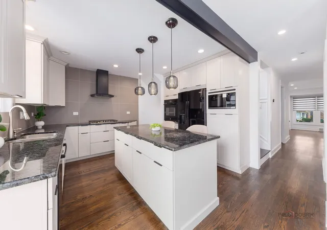 Photo 4 of Single family home for sale at 607 S Cedar Ave, Elmhurst, IL 60126 | MLS# 12757449 | Listing updated on 2026-10-14