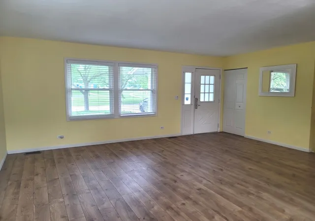 Photo 4 of Single family home for sale at 4112 Crimson Dr, Hoffman Estates, IL 60192 | MLS# 12757464 | Listing updated on 2026-09-18