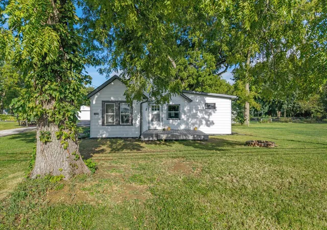 Photo 1 of Single family home for sale at 1219 Devils Glen Rd, Bettendorf, IA 52722 | MLS# 12757477 | Listing updated on 2026-10-21