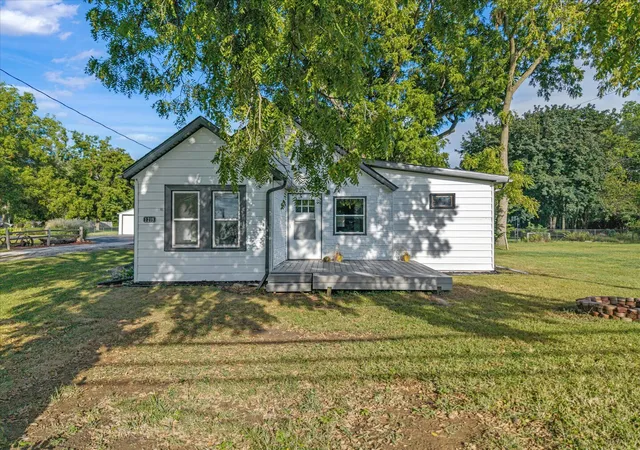 Photo 2 of Single family home for sale at 1219 Devils Glen Rd, Bettendorf, IA 52722 | MLS# 12757477 | Listing updated on 2026-10-21