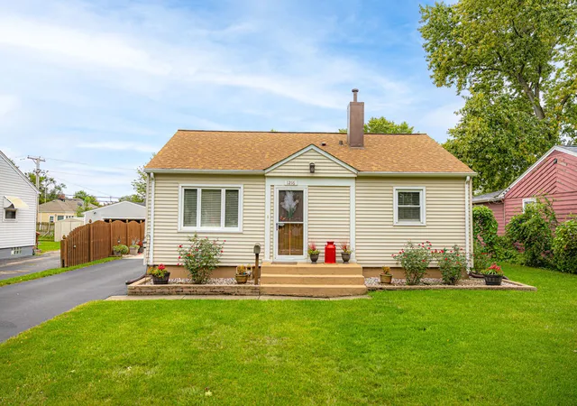 Photo 2 of Single family home for sale at 1216 John St, Joliet, IL 60435 | MLS# 12757478 | Listing updated on 2026-09-23