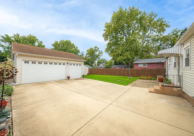 Photo 3 of Single family home for sale at 1216 John St, Joliet, IL 60435 | MLS# 12757478 | Listing updated on 2026-09-23