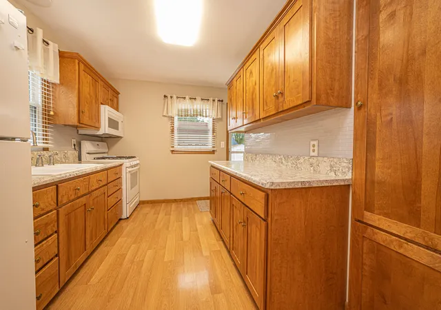Photo 3 of Single family home for sale at 1216 John St, Joliet, IL 60435 | MLS# 12757478 | Listing updated on 2026-09-23