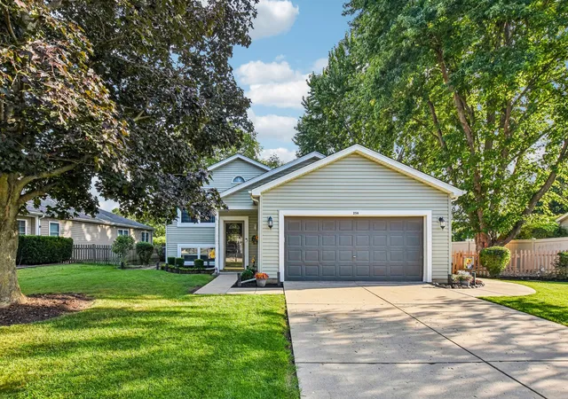 Photo 1 of Single family home for sale at 256 Meadows Dr, Sugar Grove, IL 60554 | MLS# 12757482 | Listing updated on 2026-09-21