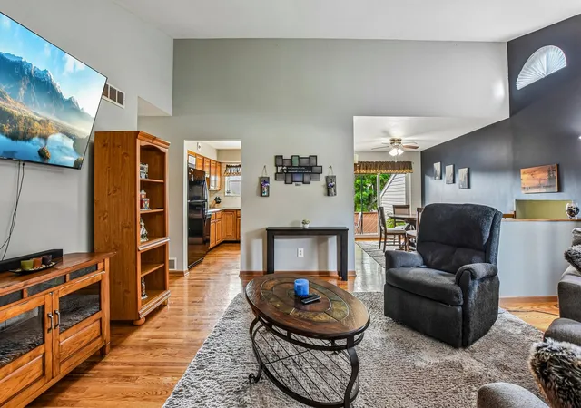 Photo 3 of Single family home for sale at 256 Meadows Dr, Sugar Grove, IL 60554 | MLS# 12757482 | Listing updated on 2026-09-21