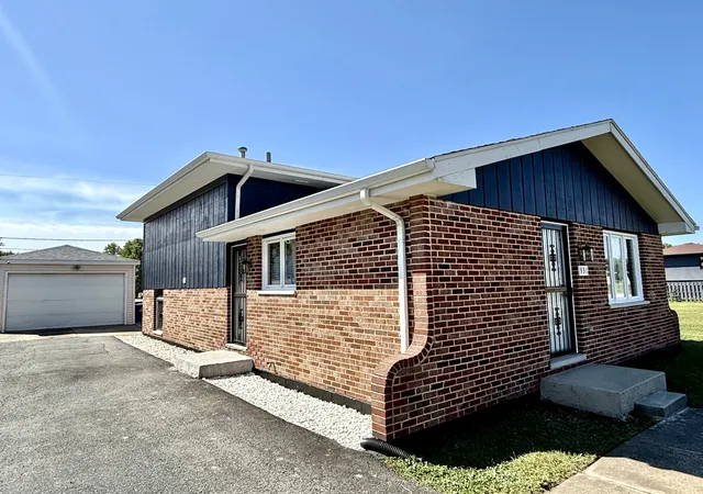 Photo 2 of Single family home for sale at 931 Miller Pl, Phoenix, IL 60426 | MLS# 12757483 | Listing updated on 2026-09-18