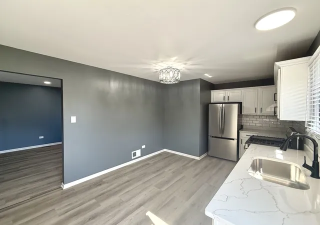 Photo 4 of Single family home for sale at 931 Miller Pl, Phoenix, IL 60426 | MLS# 12757483 | Listing updated on 2026-09-18