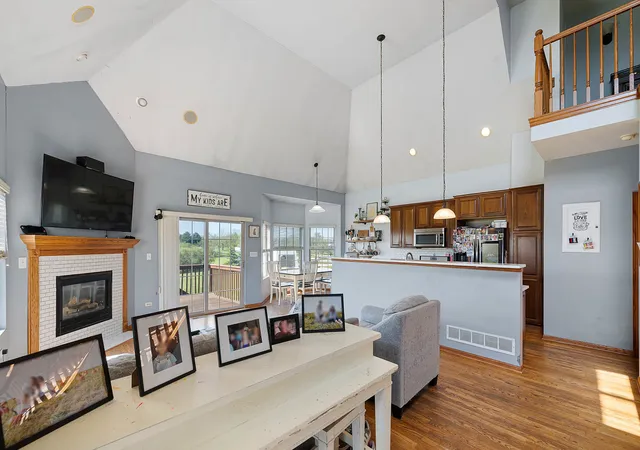 Photo 3 of House for sale at 370 Sunset Blvd, Beecher, IL 60401 | MLS# 12757489 | Listing updated on 2026-10-17