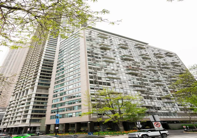 Listing Photo 1 - Condo for sale in building located at 1000 N Lake Shore Dr, Chicago, IL 60611 - Unit #809