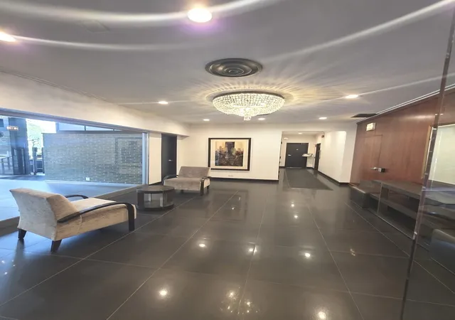 Listing Photo 2 - Condo for sale in building located at 1000 N Lake Shore Dr, Chicago, IL 60611 - Unit #809