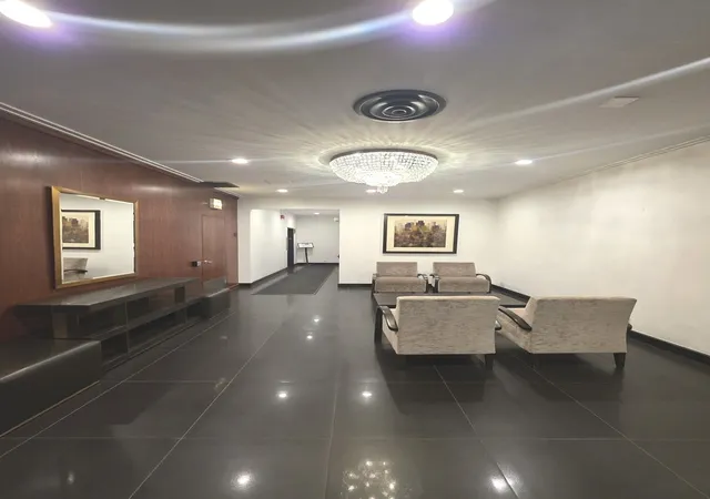 Listing Photo 3 - Condo for sale in building located at 1000 N Lake Shore Dr, Chicago, IL 60611 - Unit #809