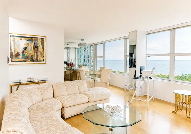 Listing Photo 4 - Condo for sale in building located at 1000 N Lake Shore Dr, Chicago, IL 60611 - Unit #809